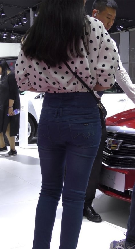 漂亮的紧身高腰牛仔裤美女[1001M/MP4]