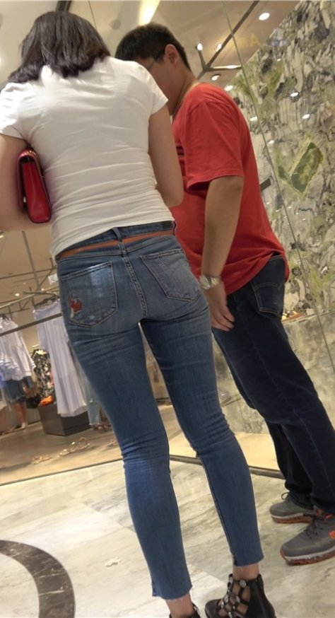 牛仔紧身裤长腿丰腴妹子[2.38G/MP4]