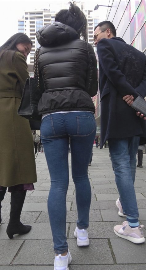 紧身蓝牛仔美少妇[1.89G/MP4]