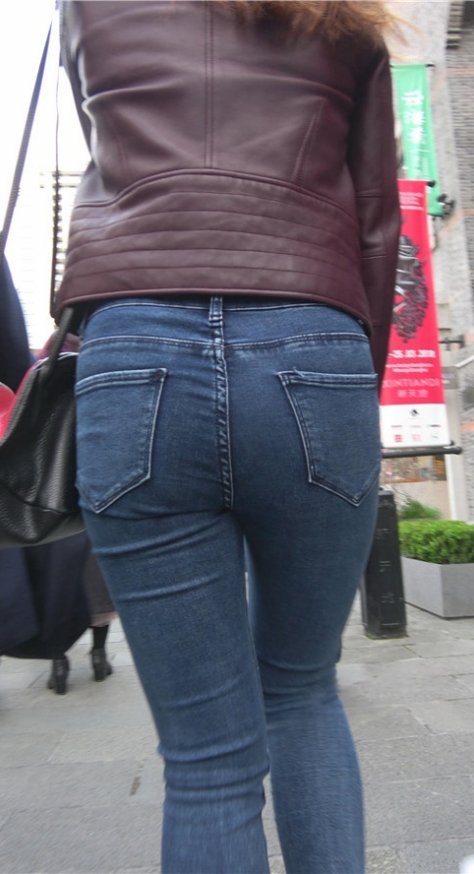 紧身牛仔肉感美妇[1.26G/MP4]