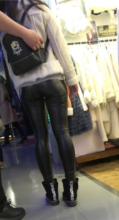 几组紧身皮裤美女[1.01G/MP4]