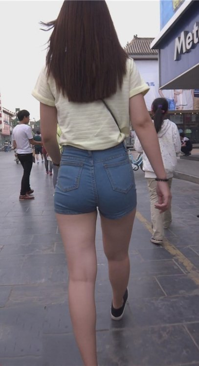 蓝色极品蜜桃蓝色紧身牛仔裤[1.31G/MP4]