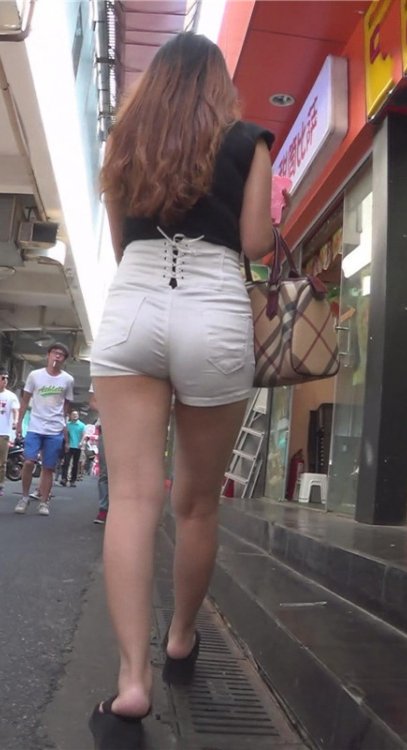 白色高腰热裤美女[290M/MP4]