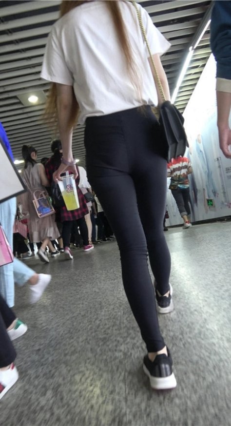 黑色紧身裤美女[892M/MP4]