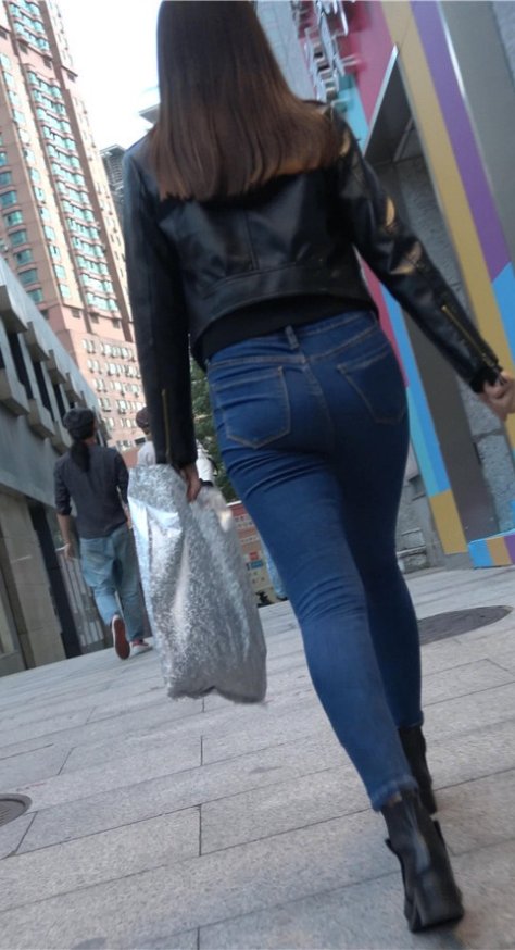 皮衣牛仔裤小姐姐[991M/MP4]