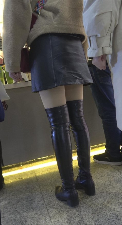 黑色皮裙妹子[842M/MP4]