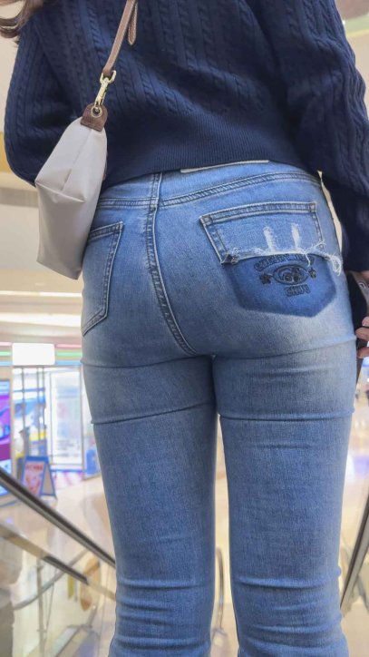 圆润饱满熟透的水蜜桃