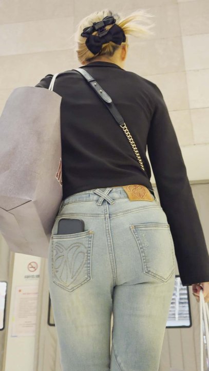 蜜桃臀美女小姐姐