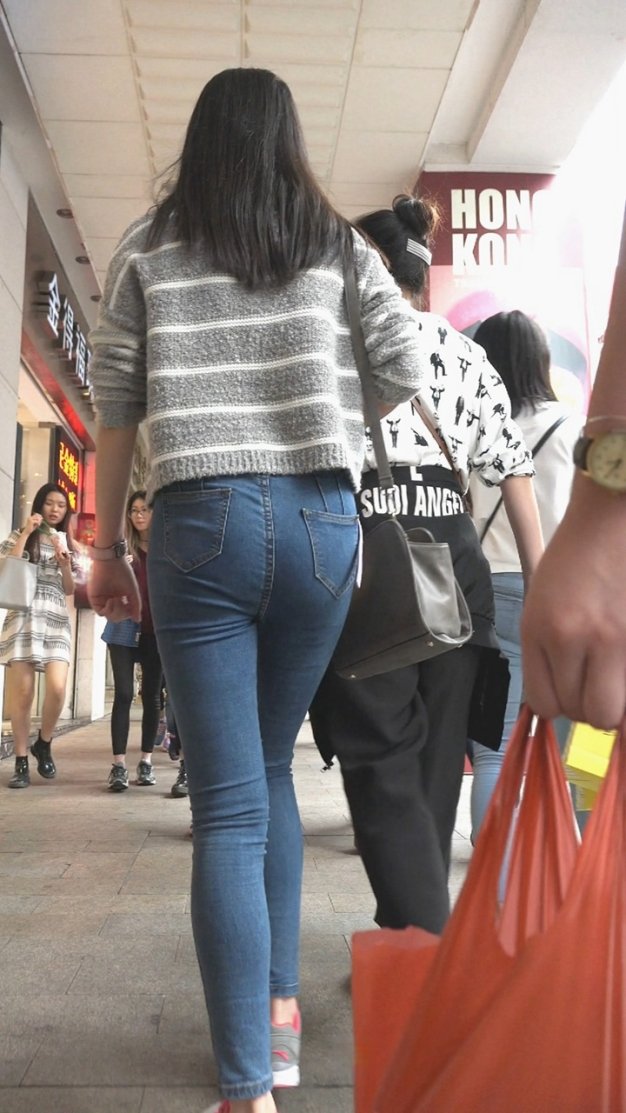 翘臀蓝牛大学妹[194M/MP4]