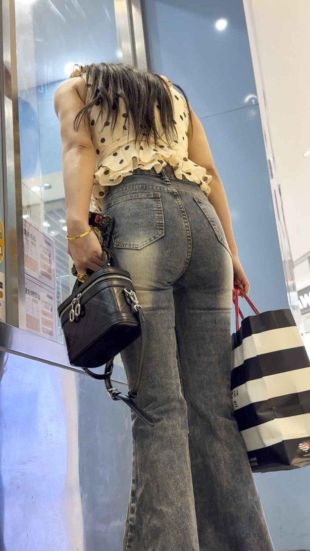 国庆献礼极品倒三角牛仔女神