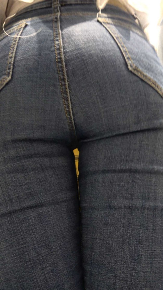 饱满圆润翘臀牛仔妹子