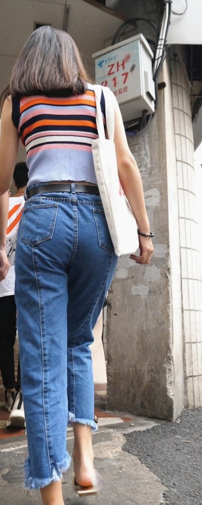 极品七分牛仔裤美眉[301M/MP4]