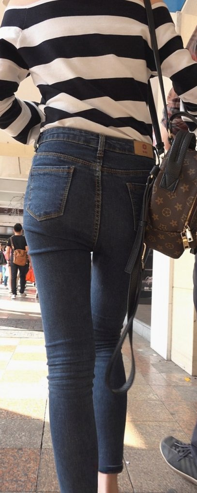 4K-极品黑色牛仔裤美女[2.25G/MP4]