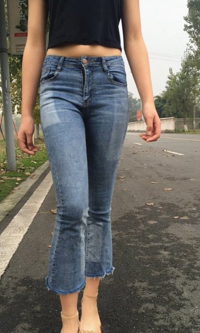 极品身材牛仔裤美眉模拍[742M/MOV]