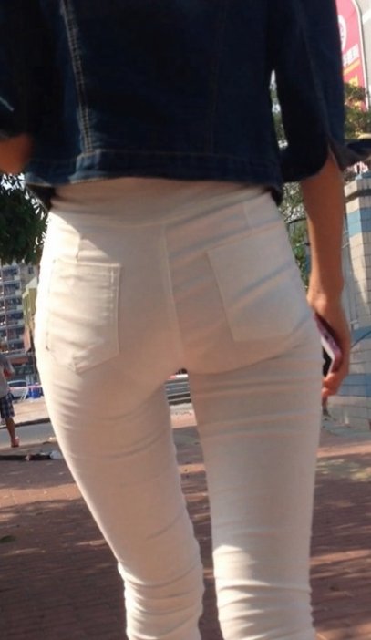 一路拍摄白色紧身裤翘屯美眉MM006[637M]