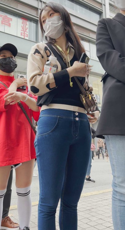 (积分333)超紧牛仔金三角美女