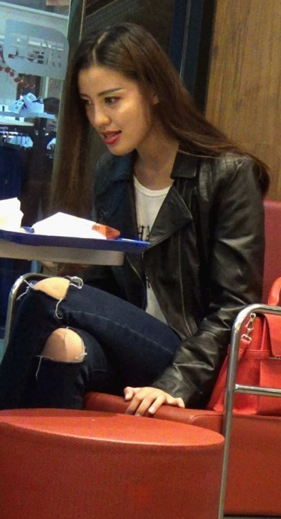 街拍长腿牛仔裤美女模特[645M/MTS]