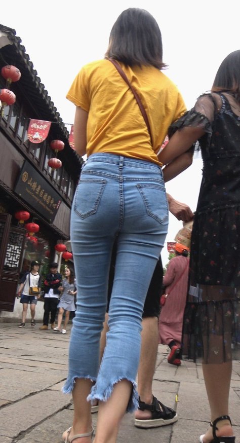 4K-身材很棒的牛仔裤美眉[2.37G/MP4]