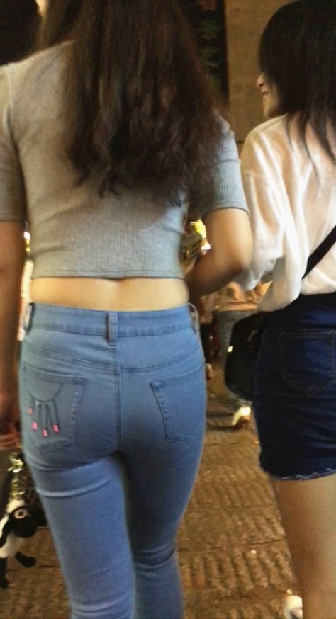 一牛仔一短裙美眉，两个都是我的菜[1.15G/MOV]