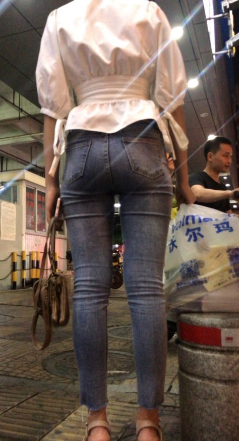 饱满苹果屯蓝牛美女[839M]