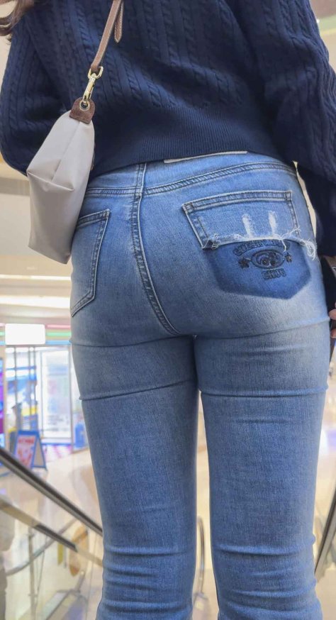 圆润饱满熟透的水蜜桃