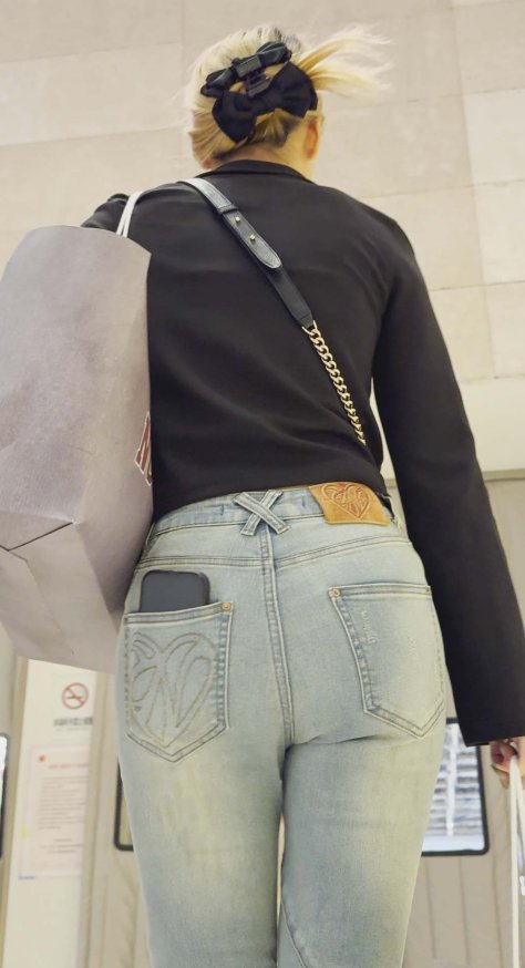 蜜桃臀美女小姐姐