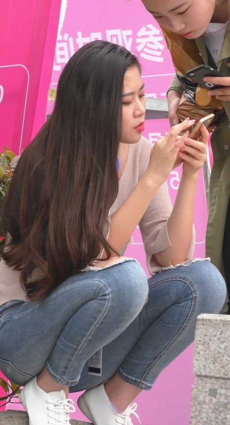 4K-街拍时尚牛仔裤美女[357M/MP4]