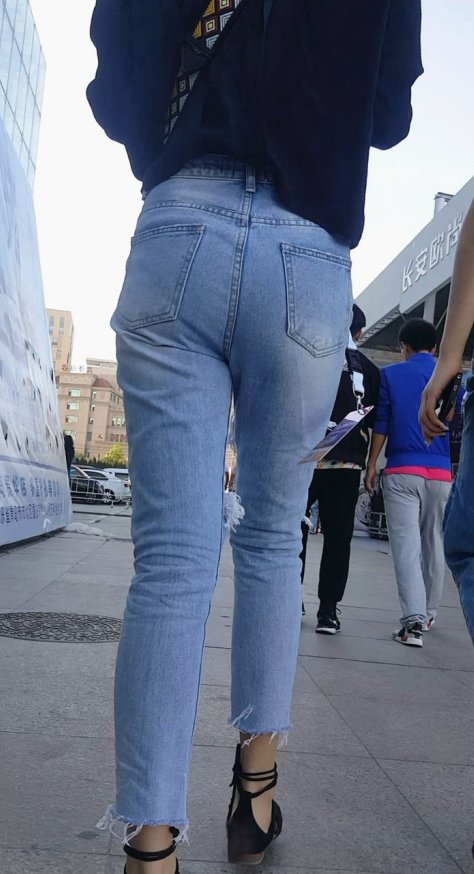 4K-街拍极品时尚美女模特[2.11G/MP4]