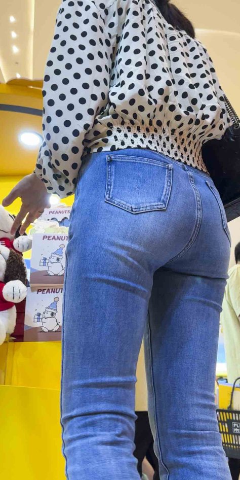 紧身牛仔裤下的肉感天堂，勒痕直指核心