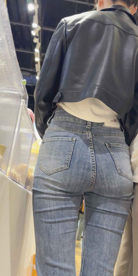 紧身牛仔裤与丰满翘臀你的愿望