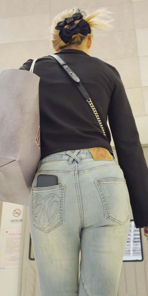 蜜桃臀美女小姐姐