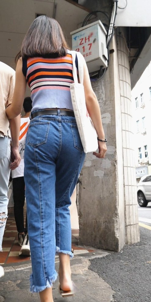 极品七分牛仔裤美眉[301M/MP4]