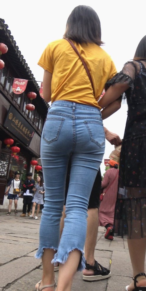 4K-身材很棒的牛仔裤美眉[2.37G/MP4]