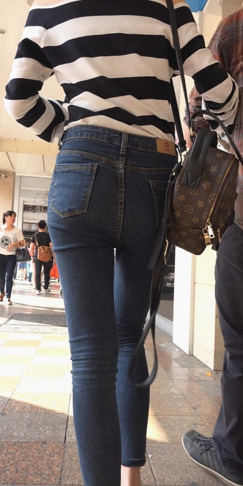 4K-极品黑色牛仔裤美女[2.25G/MP4]