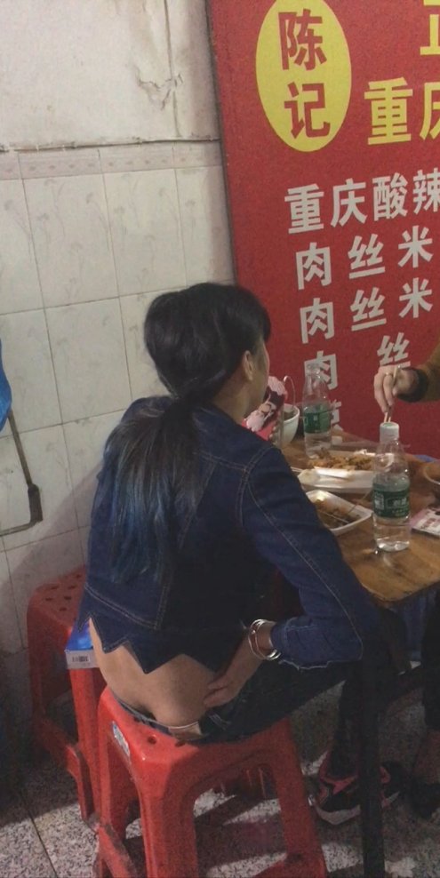 路腰紧身牛仔裤时尚漂亮美眉[878M/MOV]