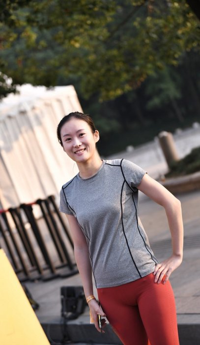 [套图+视频] 秋日中的酒红色MJ519