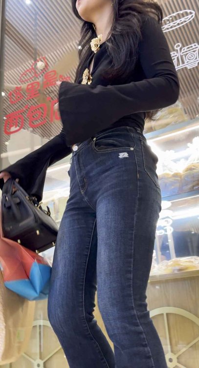 牛仔丰臀美女小姐姐(积分65)