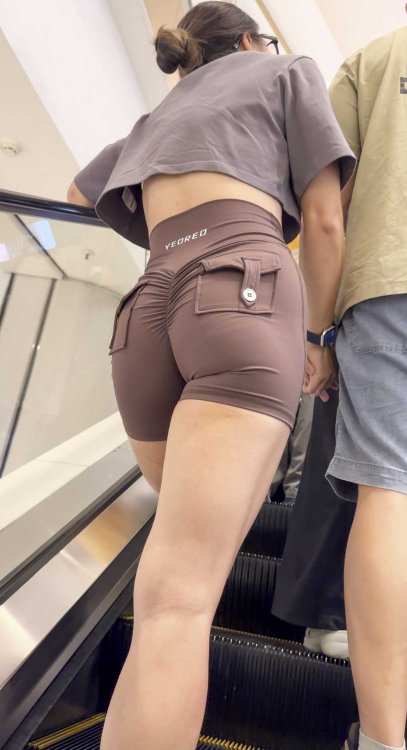 欧美瑜伽裤真少见（积分155）