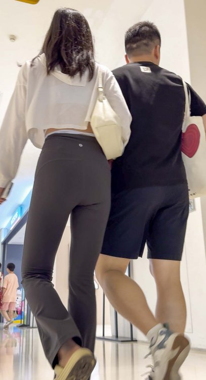 商场紧身瑜伽妹子（积分125）