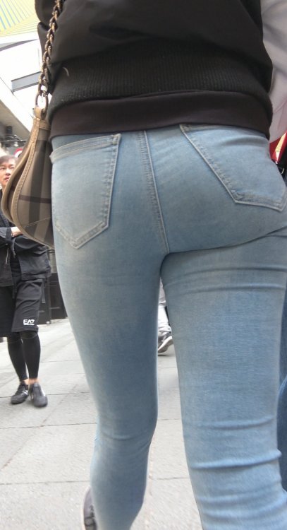 黑衣蓝色紧身牛仔裤妹子DJ837[2.61G]