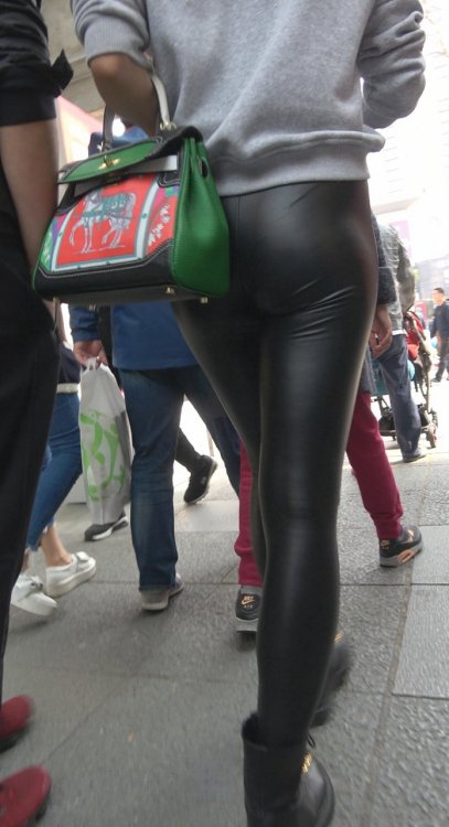 黑色紧身皮裤妹子DJ834[667M]