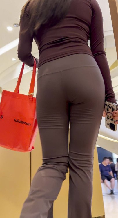 （积分135）紧身瑜伽裤下的轮廓清晰毕露