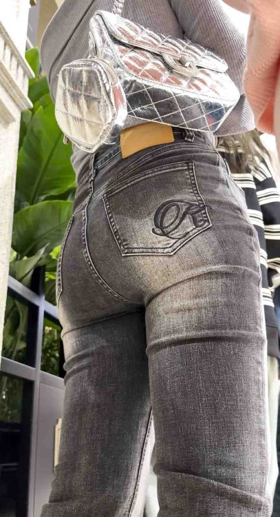 (积分115)深灰紧身牛仔裤蜜桃巨臀