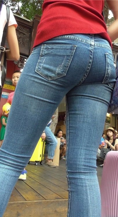 紧致蓝牛MM边吃边逛 [MP4/777MB]