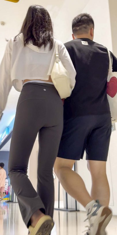 商场紧身瑜伽妹子（积分125）