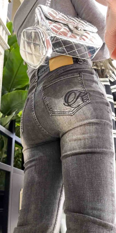 （积分115）深灰紧身牛仔裤蜜桃巨臀