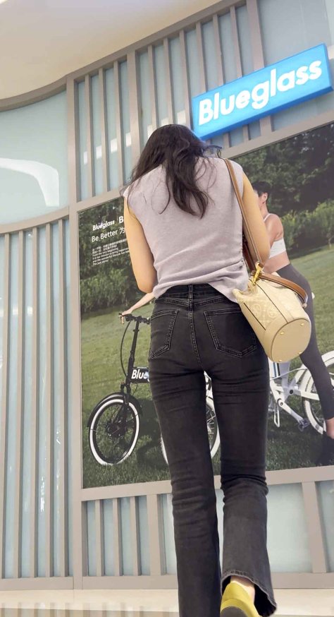 商场长腿牛仔少妇（积分57）