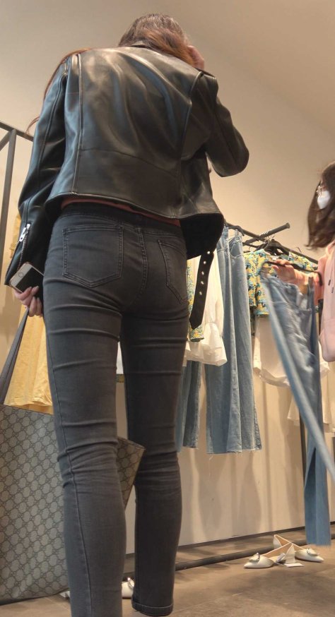 性感紧臀黑牛仔小姐姐（积分107）