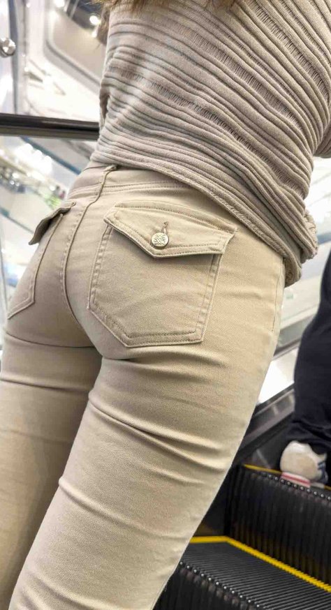 卡其色紧身裤桃巨臀(积分99)