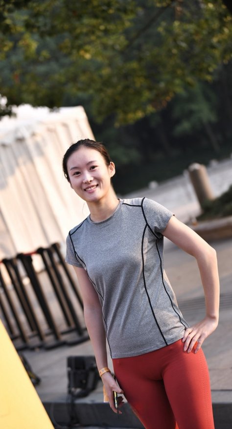 [套图+视频] 秋日中的酒红色MJ519